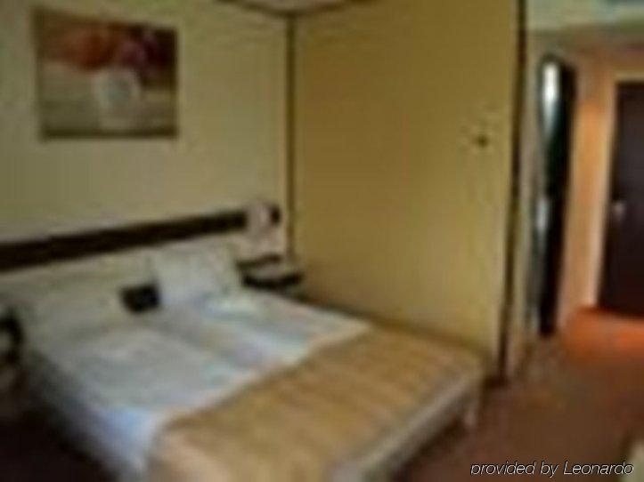 Hotel Rapsodia City Center Botoșani Bagian luar foto