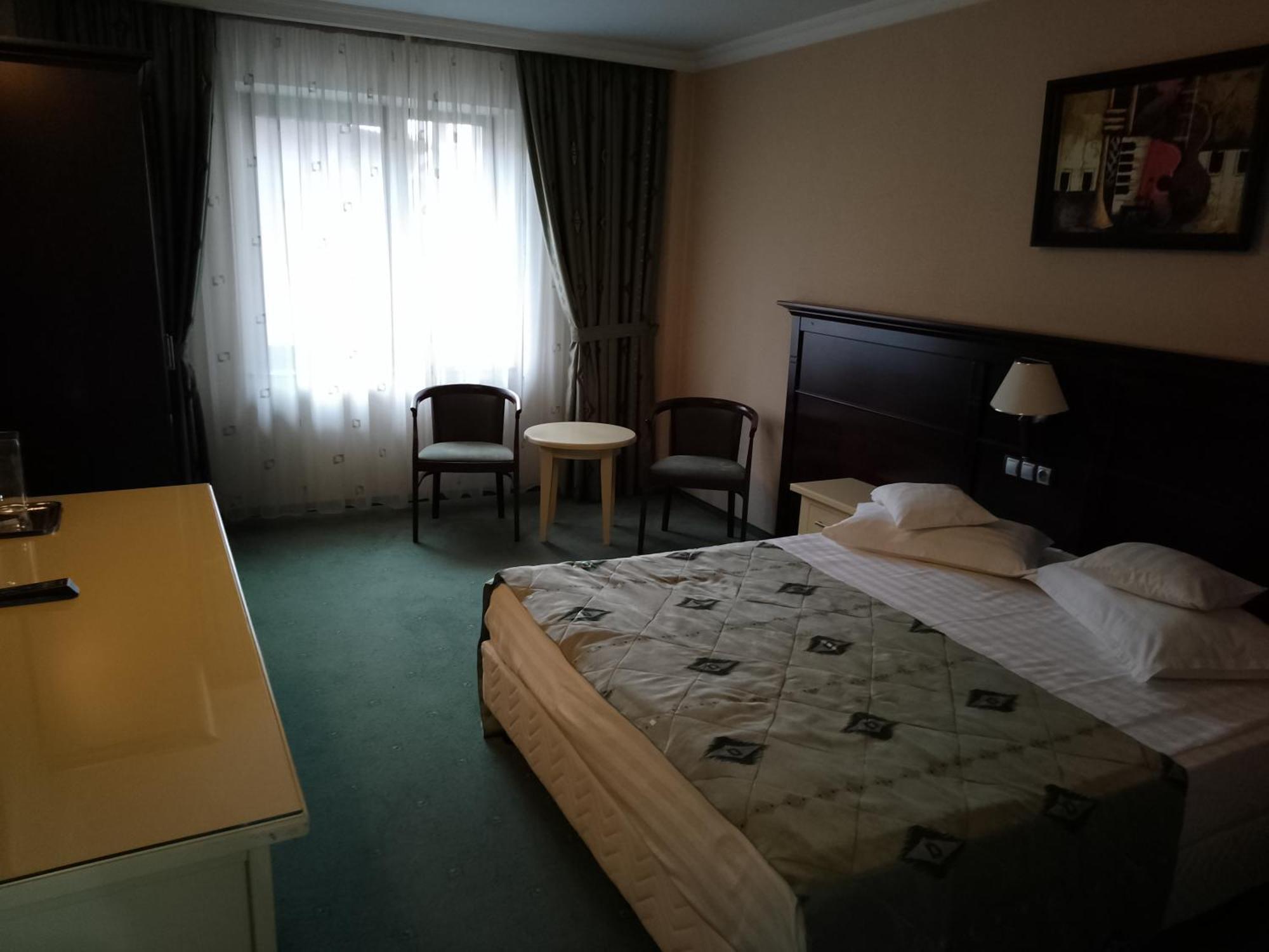 Hotel Rapsodia City Center Botoșani Bagian luar foto
