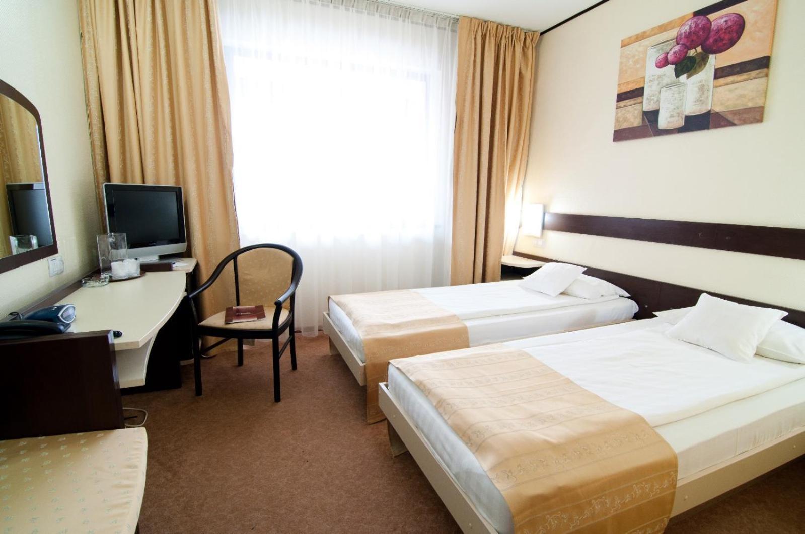 Hotel Rapsodia City Center Botoșani Bagian luar foto