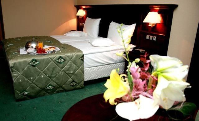Hotel Rapsodia City Center Botoșani Bagian luar foto