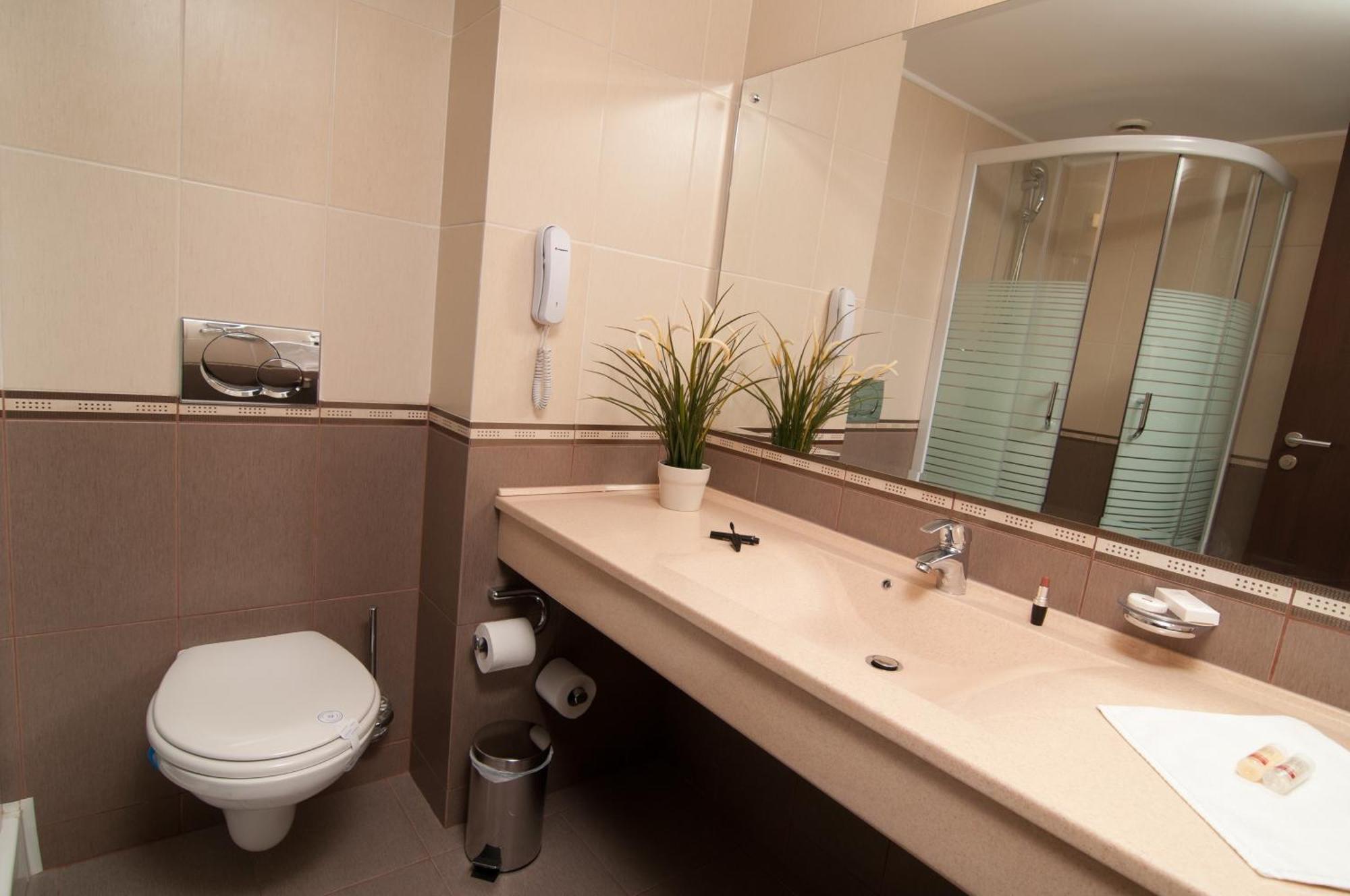 Hotel Rapsodia City Center Botoșani Bagian luar foto