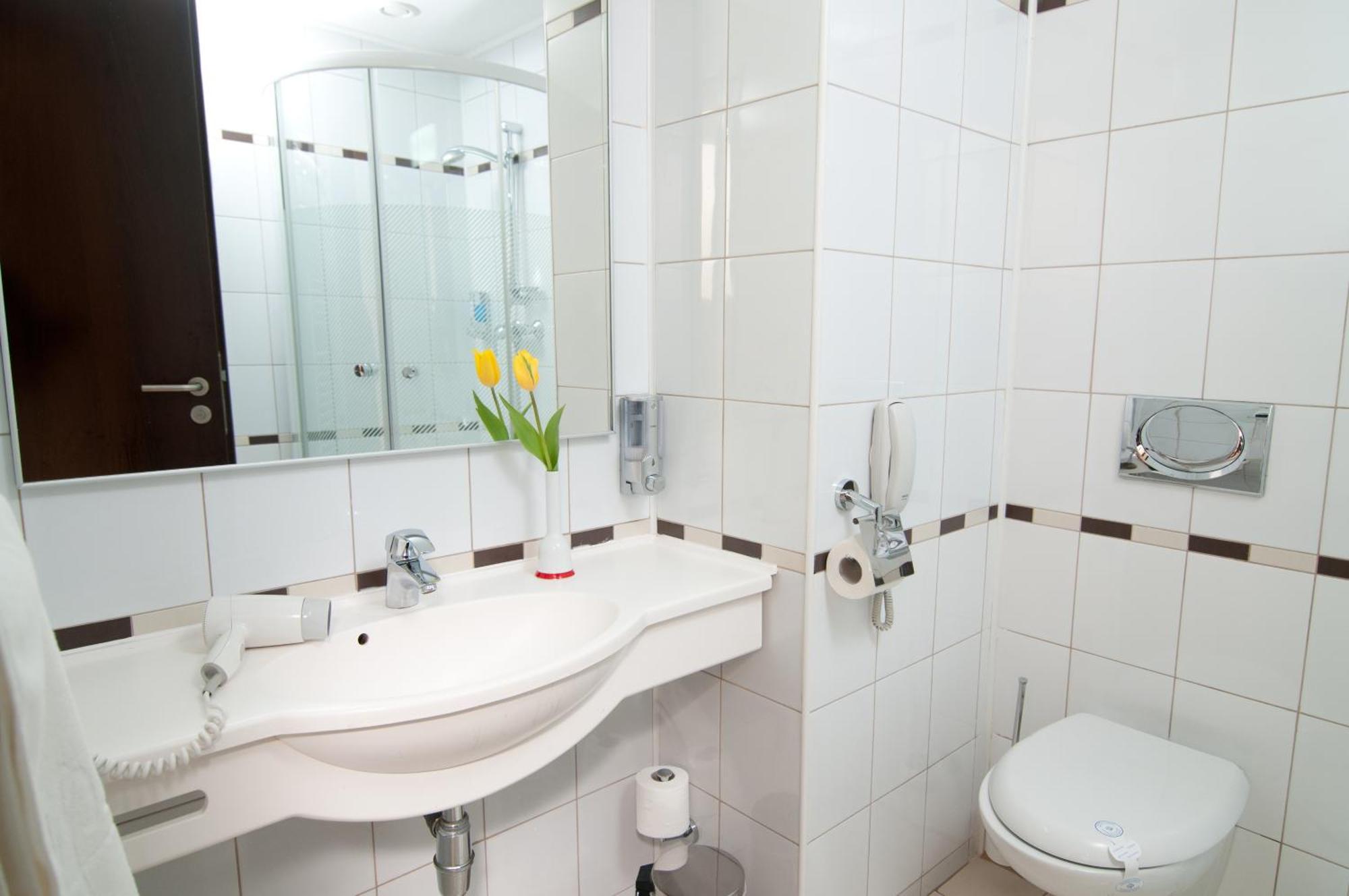 Hotel Rapsodia City Center Botoșani Bagian luar foto