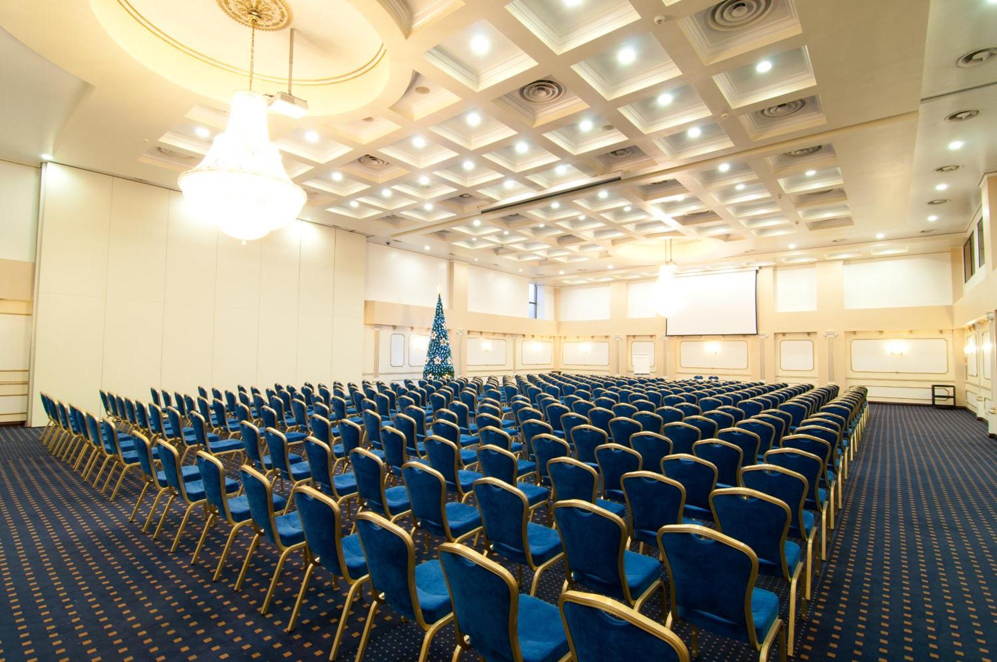 Hotel Rapsodia City Center Botoșani Bagian luar foto