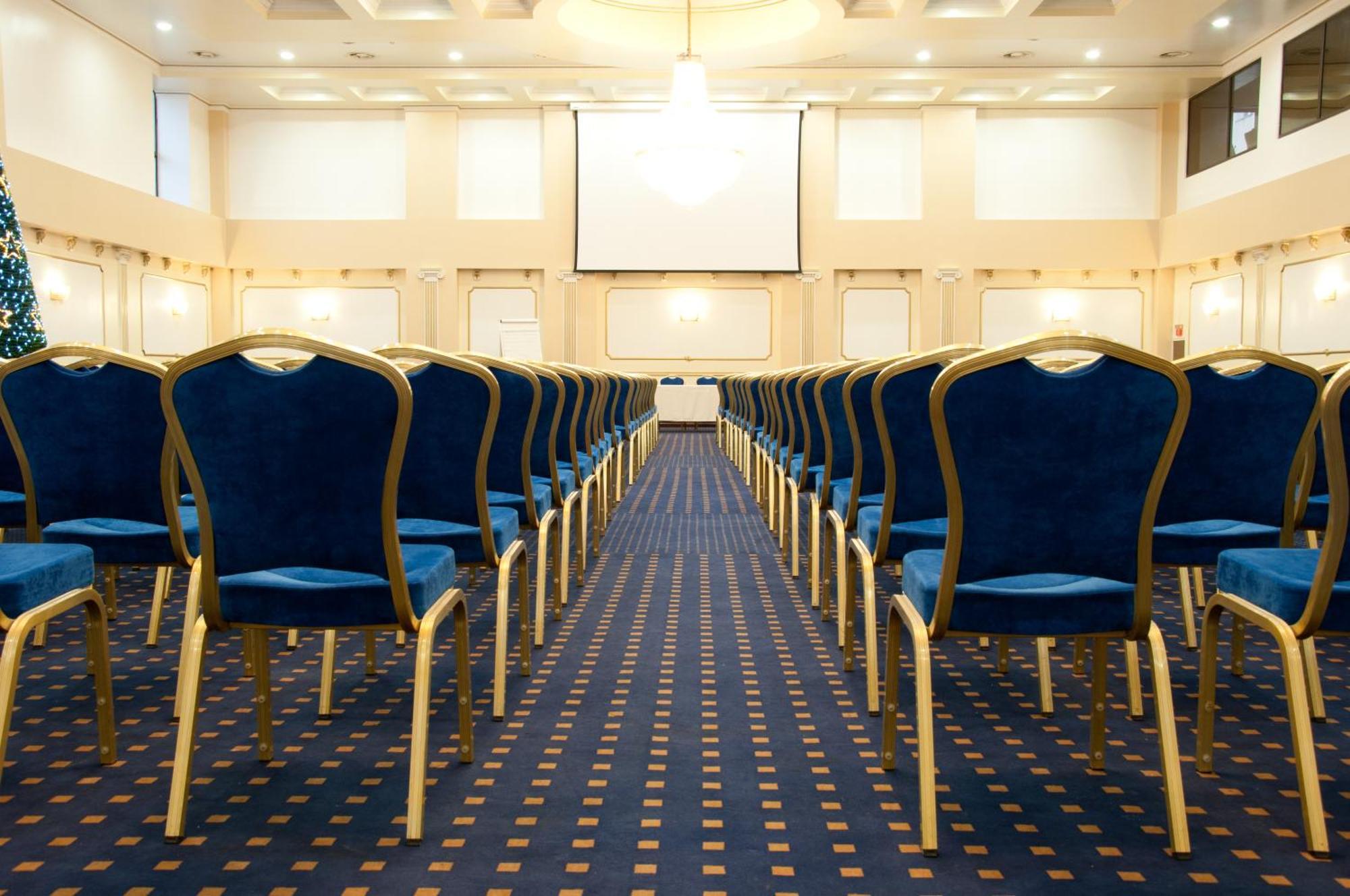 Hotel Rapsodia City Center Botoșani Bagian luar foto