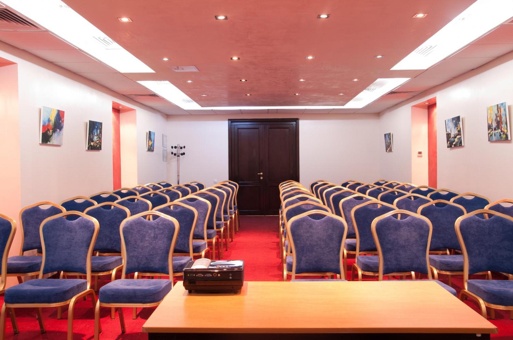 Hotel Rapsodia City Center Botoșani Bagian luar foto
