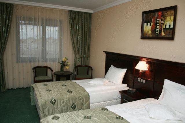 Hotel Rapsodia City Center Botoșani Bagian luar foto