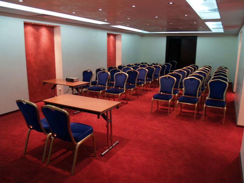 Hotel Rapsodia City Center Botoșani Bagian luar foto