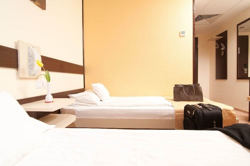 Hotel Rapsodia City Center Botoșani Bagian luar foto