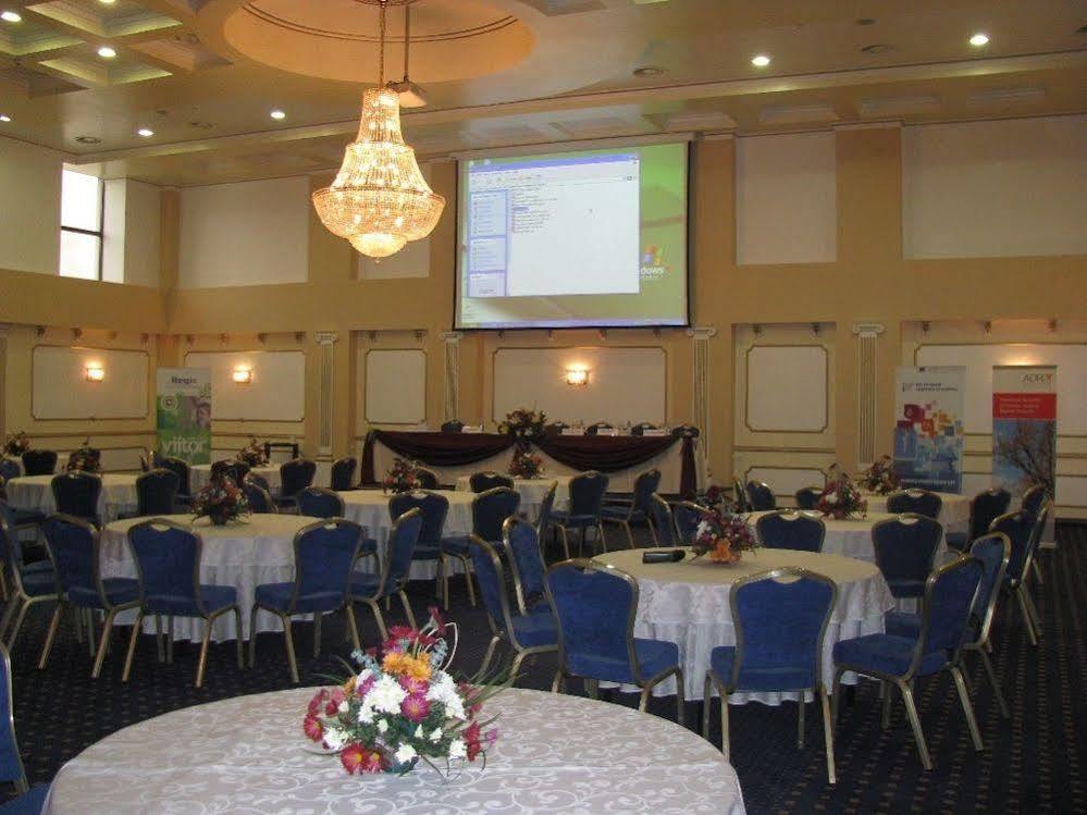 Hotel Rapsodia City Center Botoșani Bagian luar foto