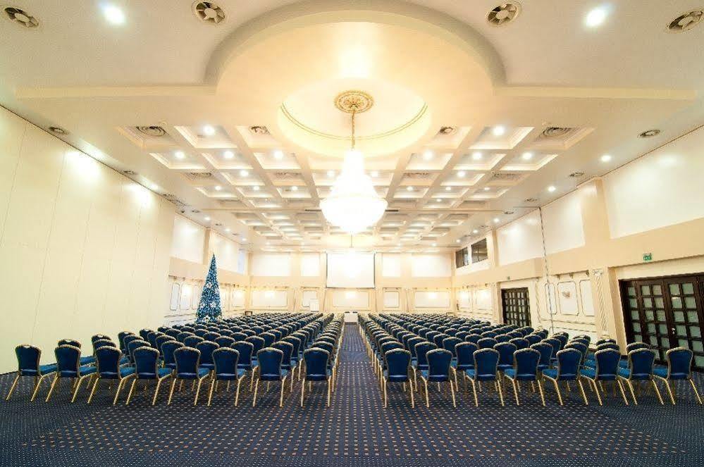 Hotel Rapsodia City Center Botoșani Bagian luar foto