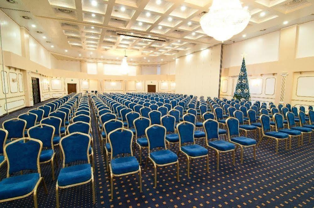 Hotel Rapsodia City Center Botoșani Bagian luar foto