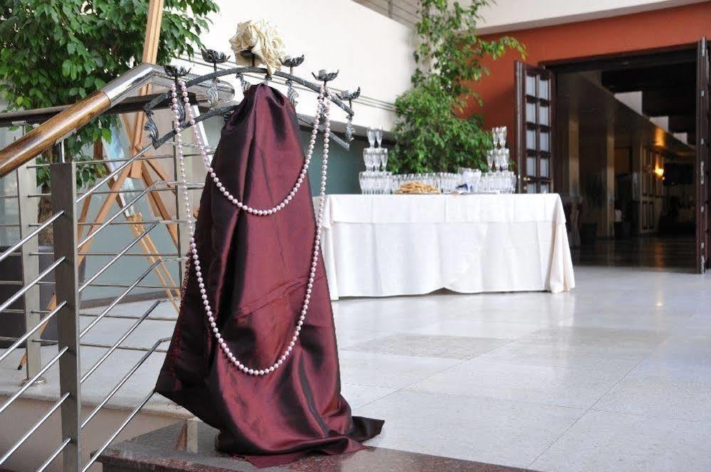 Hotel Rapsodia City Center Botoșani Bagian luar foto