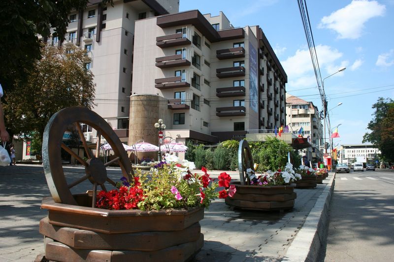 Hotel Rapsodia City Center Botoșani Bagian luar foto